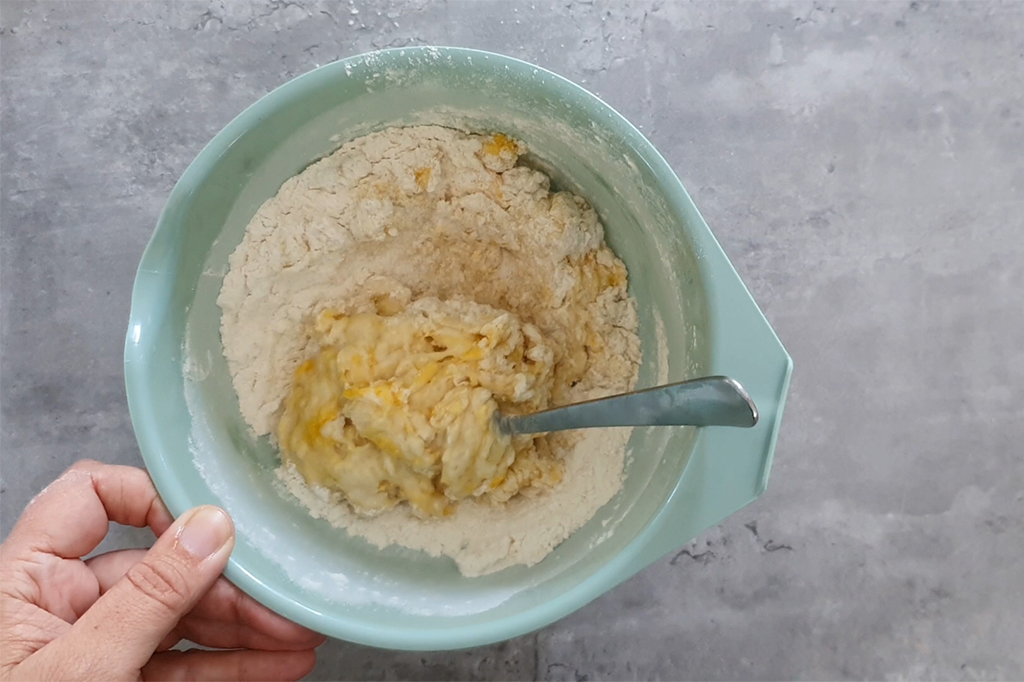 melange farine oeufs