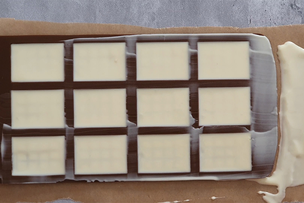 Mini tablettes de chocolat maison pour décorer les gâteaux