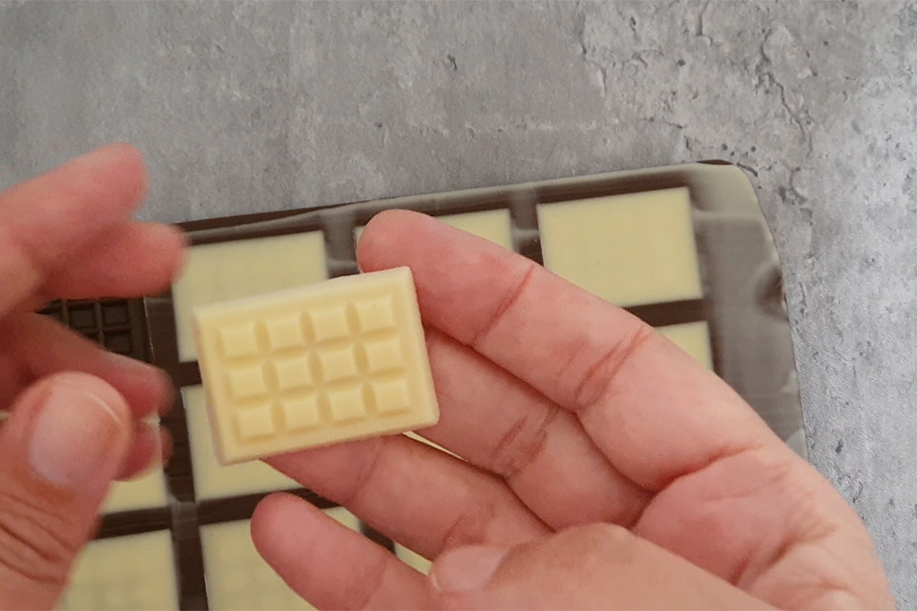 Mini tablettes de chocolat démoulées