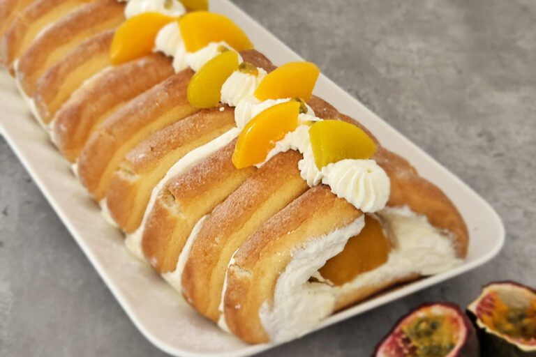 gateau roule peche et fruits de la passion