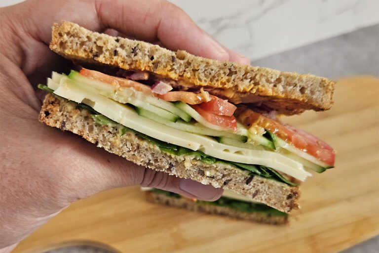 sandwichs au bord de la piscine