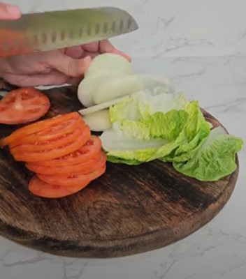Sauce Big Tasty et crudités pour le montage