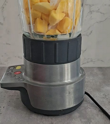 Ingrédients du cocktail Joséphine Baker : mangue surgelée, lait de coco et nectar de passion