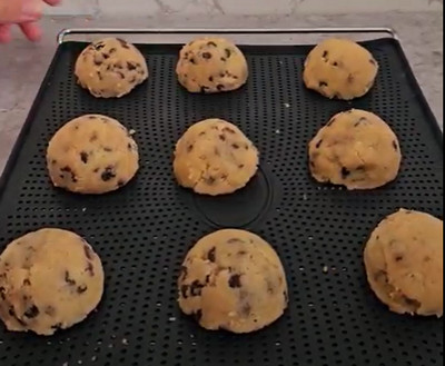 Cookies sans œufs bien ronds à la sortie du four