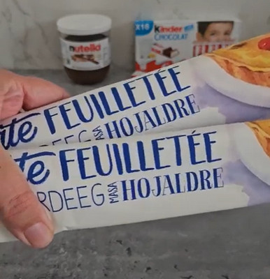Croissants Kinder Nutella dorés au sucre glace