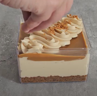 Couche de crème et de pâte à tartiner spéculoos