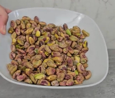 Pâte de pistache maison mixée