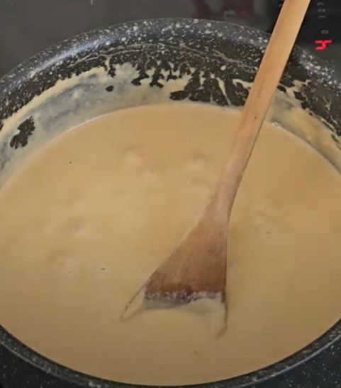 Rouleaux de réglisse fondus dans le lait et la crème