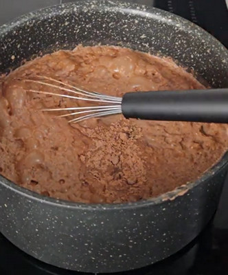 Liégeois au chocolat maison en verrine avec chantilly