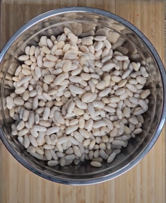 Loubia marocaine : haricots blancs en sauce tomate à la coriandre