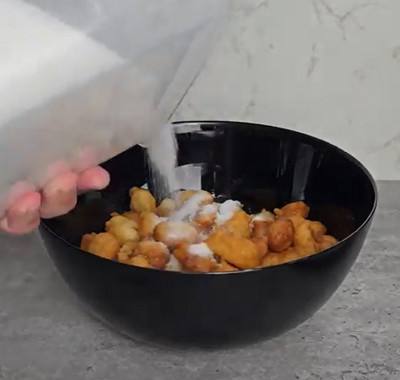 Mini beignets de la hass roulés dans le sucre