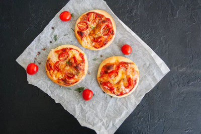 Ronds de wraps superposés et garnis avant cuisson