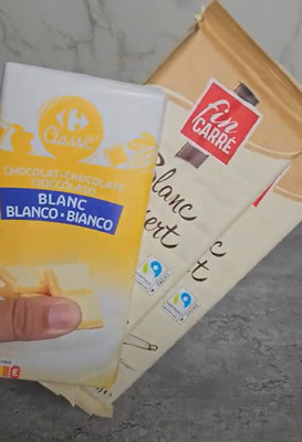 Chocolat blanc fondu dans la crème chaude