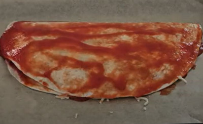 Wrap garni de kebab et mozzarella avant cuisson