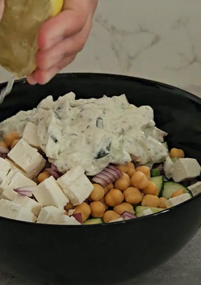 Salade tzatziki servie bien fraîche