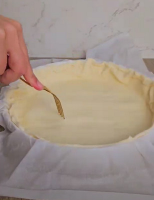 Part de tarte aux pommes de terre dorée
