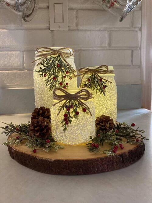 Centre de table DIY avec bocaux Mason et paillettes effet neige