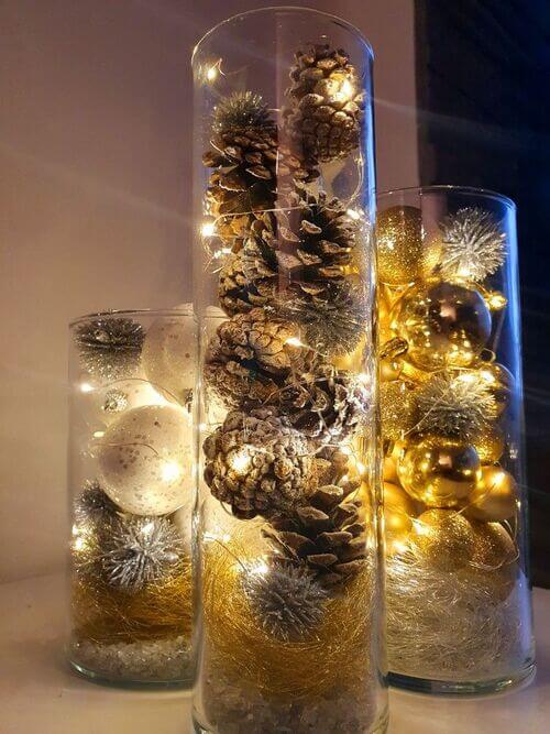 Decoration de Noel avec des vases cylindriques