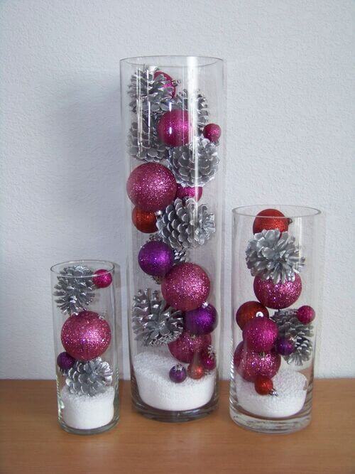 Decoration de vase cylindrique rose et argente