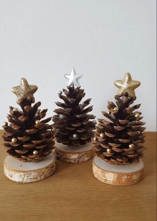 Jolis sapins de Noel DIY en pommes de pin