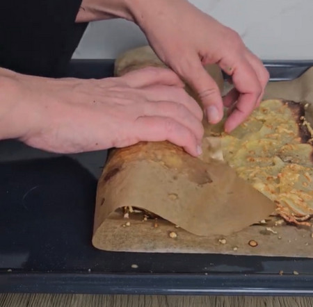 Tranches de roulé pommes de terre poulet curry servies chaudes