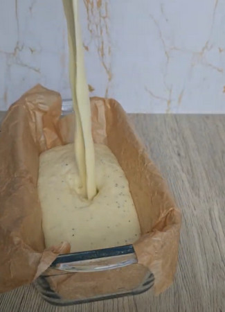 Tranche de cake citron pavot moelleux