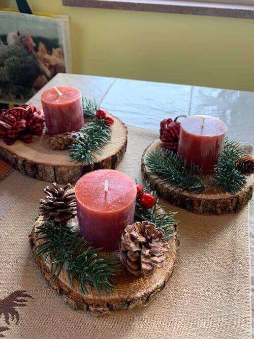 centres de table avec rondins de bois