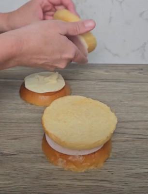 Croque McDo maison coupé, fromage fondant