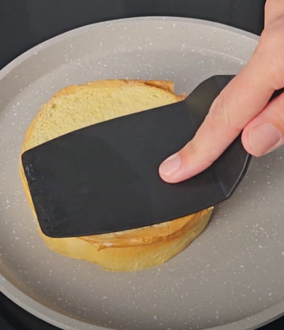 Croque McDo fait maison bien plat et doré avec fromage fondu