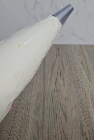 Couches de boudoirs au café et de crème mascarpone dans une verrine