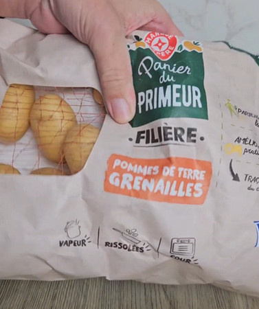 Pommes de terre grenaille au four croustillantes avec une croûte de parmesan doré