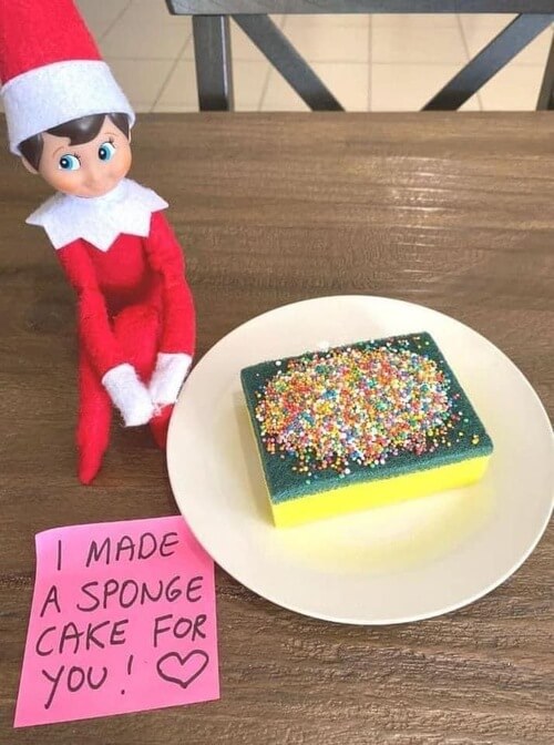elfe sur letagere gateau eponge