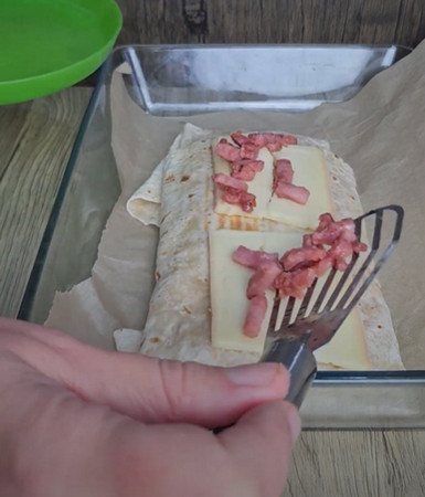 Tacos savoyard coupé en deux, fromage coulant