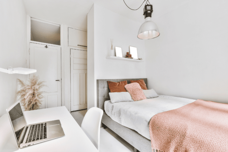 Les meilleures idees dorganisation pour les petites chambres a coucher
