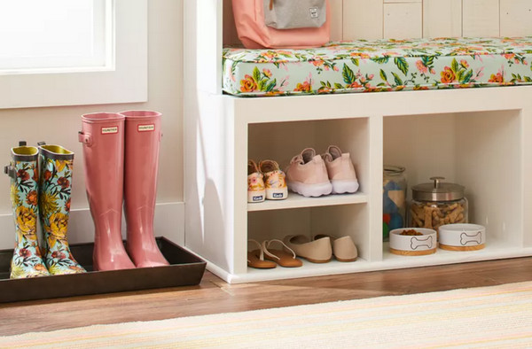 rangement bottes sur plateau