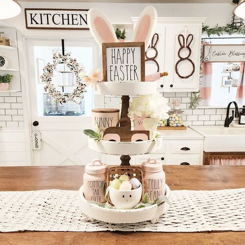plateau de paque orne dun lapin