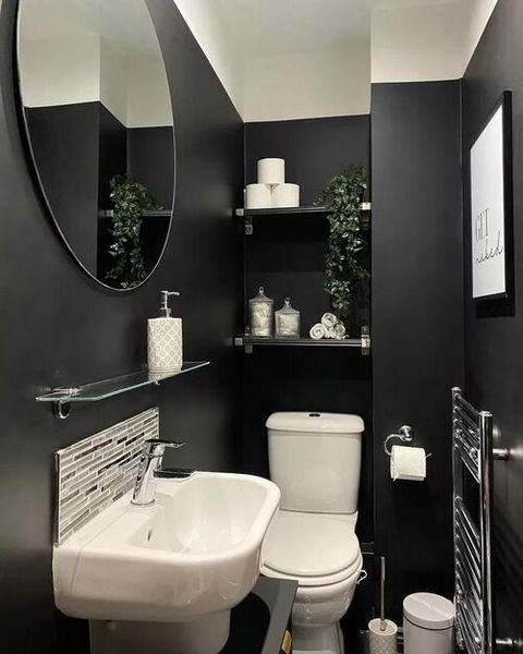 decoration au dessus des toilettes 13