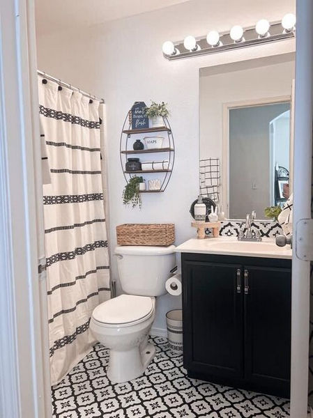 decoration au dessus des toilettes 7