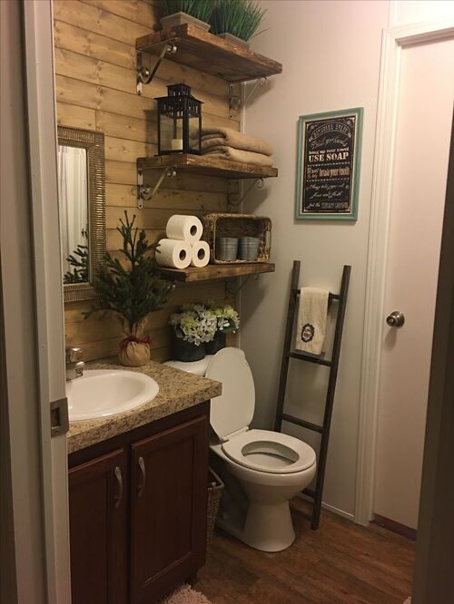 décoration au-dessus des toilettes