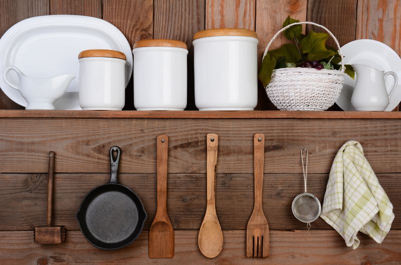 14 idées géniales de rangement mural de cuisine qui optimisent votre espace vertical