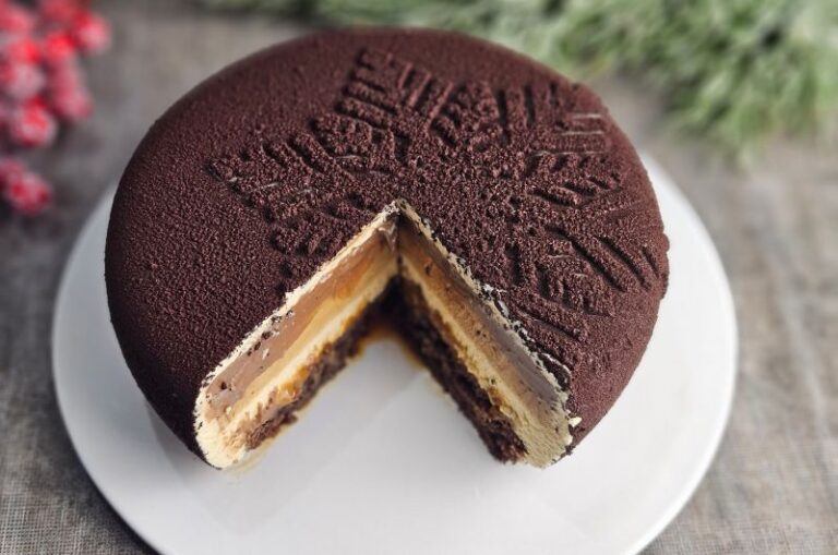 Entremets flocon : caramel beurre salé, speculoos, chocolat