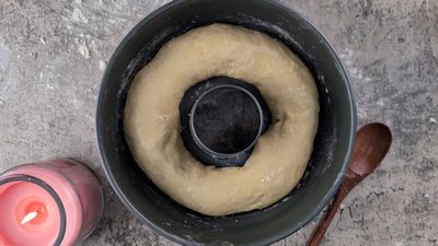 Brioche des rois dorée au sucre perlé