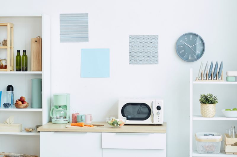 13 idées astucieuses pour une cuisine étudiante avec mini-frigo et micro-ondes