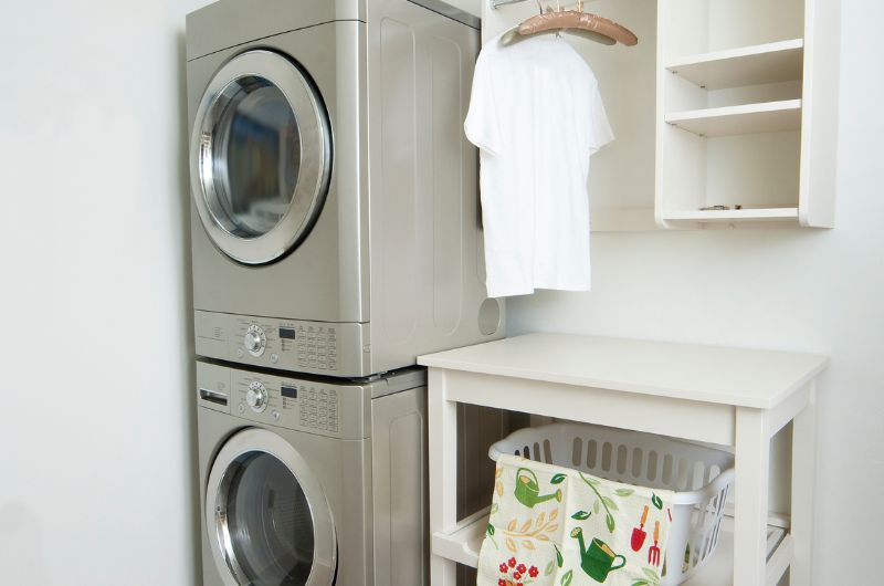28 idées fonctionnelles pour une buanderie avec lave-linge et sèche-linge superposés