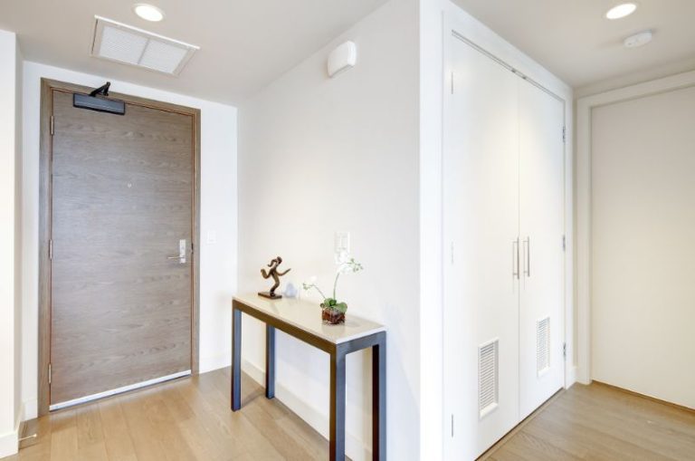 7 facons creatives dutiliser une table dentree dans un petit appartement