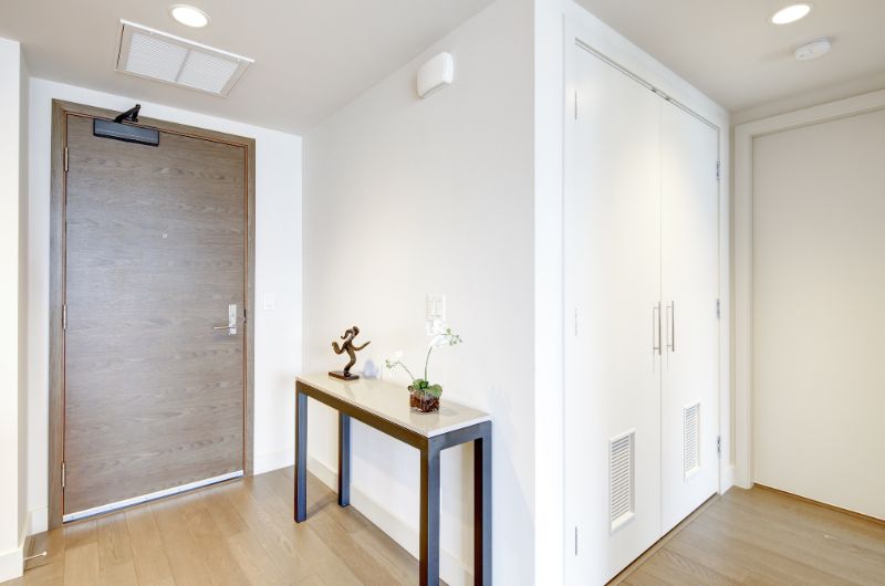 7 façons créatives d’utiliser une table d’entrée dans un petit appartement