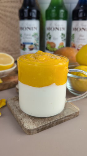 Purée de mangue et citron mixée