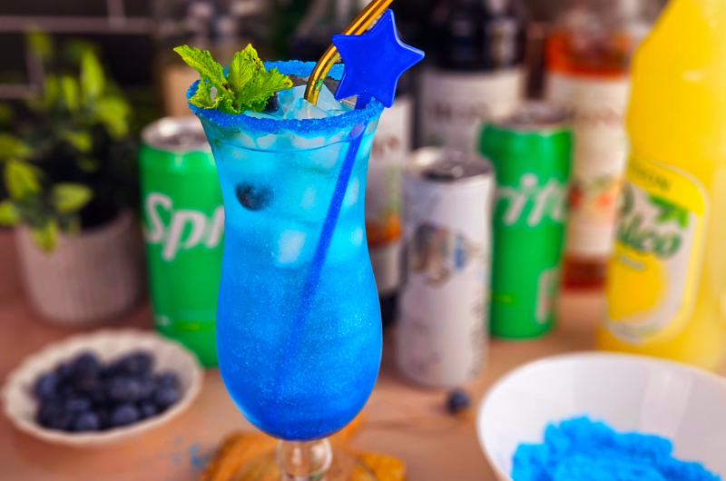 Mocktail coco-açaï pailleté