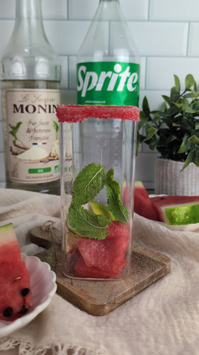 Pastèque, citron vert et menthe écrasés au pilon