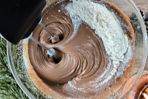Bûche brownie spéculoos recouverte de ganache